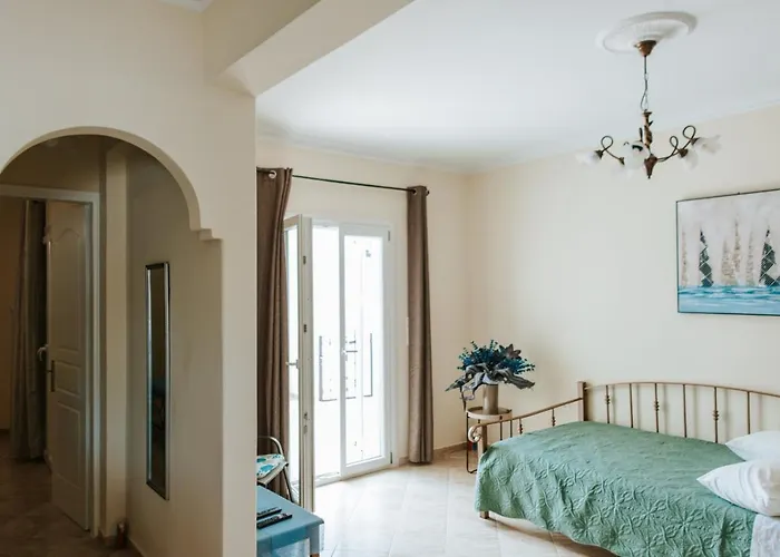 Finikas Kamari (Santorini)