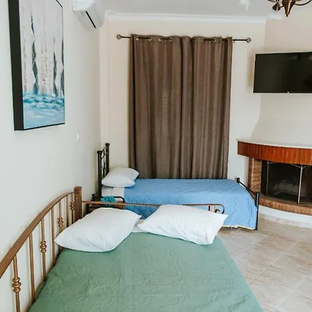 بيت للعطل Finikas Kamári